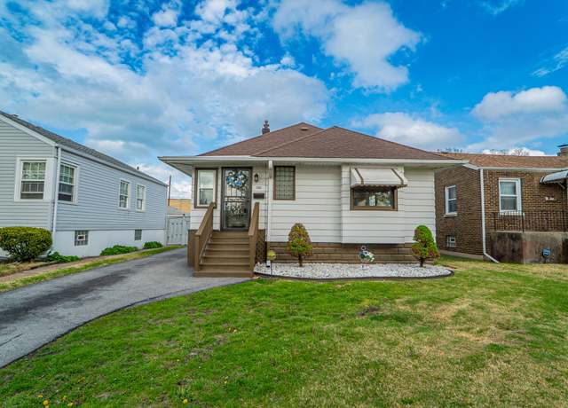 Property at 1321 Parkview Ave, Whiting, IN 46394, 3 beds, 1 bath