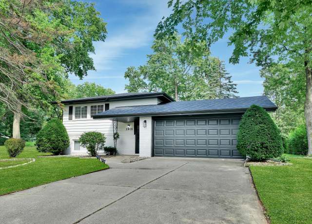 Property at 1901 Chippewa Dr, Schererville, IN 46375, 5 beds, 2 baths