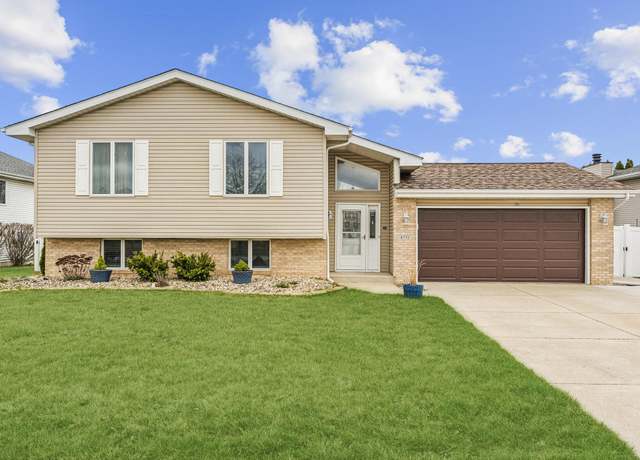 Property at 8771 Calhoun Pl, Crown Point, IN 46307, 3 beds, 2 baths