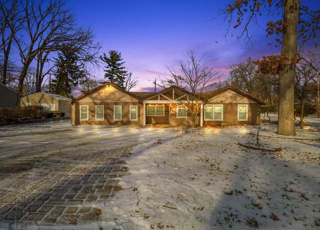Property at 252 Northview Dr, Valparaiso, IN 46383, 5 beds, 1.5 baths