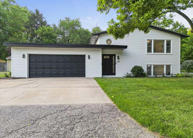 Property at 200 Ivy St, Chesterton, IN 46304, 4 beds, 2 baths