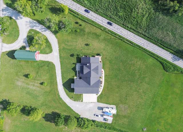 Property at 4512 E 117th Ave, Crown Point, IN 46307, 4 beds, 2.5 baths