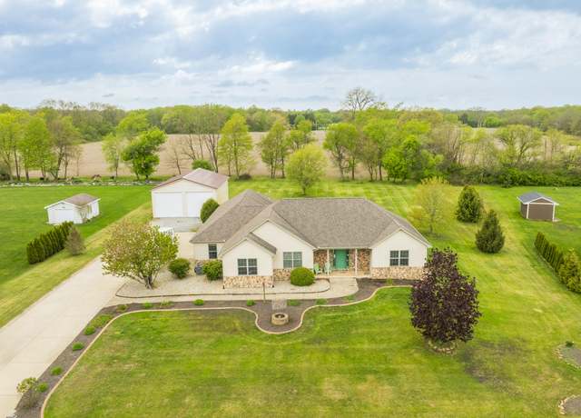 Property at 864 Whitestone Dr, Valparaiso, IN 46383, 4 beds, 3 baths