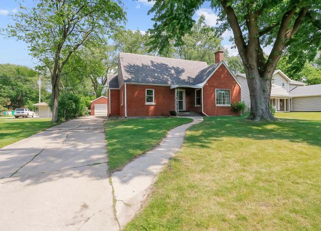 Property at 7725 State Line Ave, Munster, IN 46321, 4 beds, 3 baths