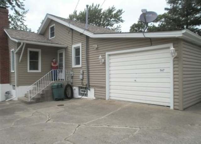 Property at 567 S Lakeview Dr, Lowell, IN 46356, 3 beds, 2 baths