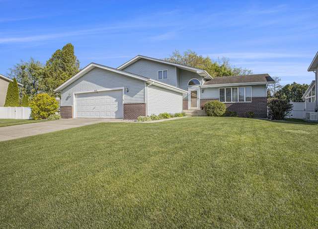 Property at 925 Brooke Ln, Schererville, IN 46375, 4 beds, 3 baths