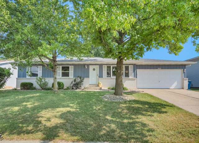 Property at 1422 W 97th Pl, Crown Point, IN 46307, 3 beds, 2 baths