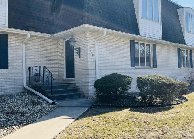 Property at 1439 Elm Ct, Schererville, IN 46375, 2 beds, 1.5 baths