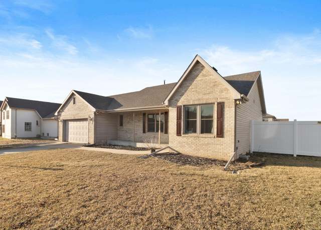 Property at 814 Seminole Dr, Lowell, IN 46356, 3 beds, 2 baths