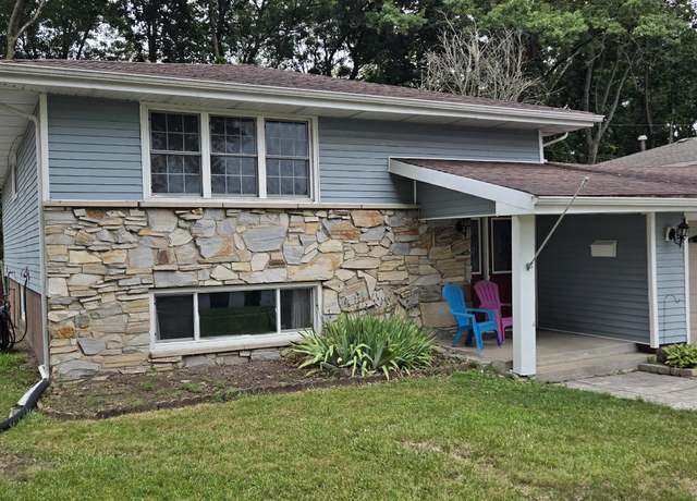 Property at 1510 Mississippi Pl, Hobart, IN 46342, 4 beds, 2 baths