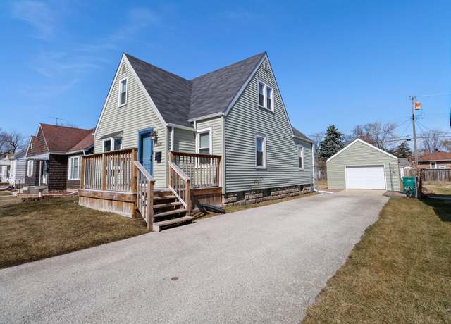 Property at 2633 38th St, Highland, IN 46322, 4 beds, 1 bath