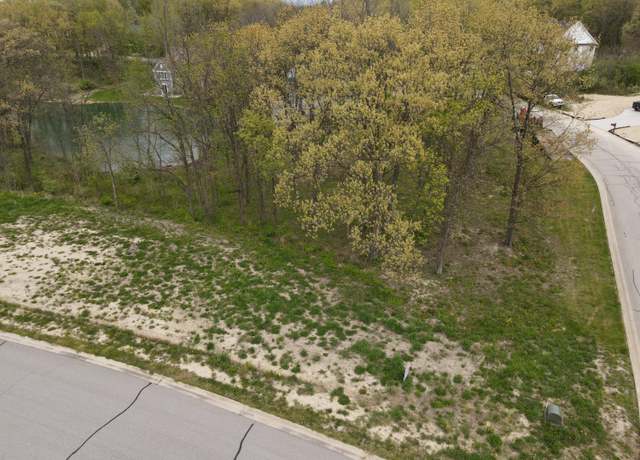 Property at 700 W Bay Ct, Crown Point, IN 46307