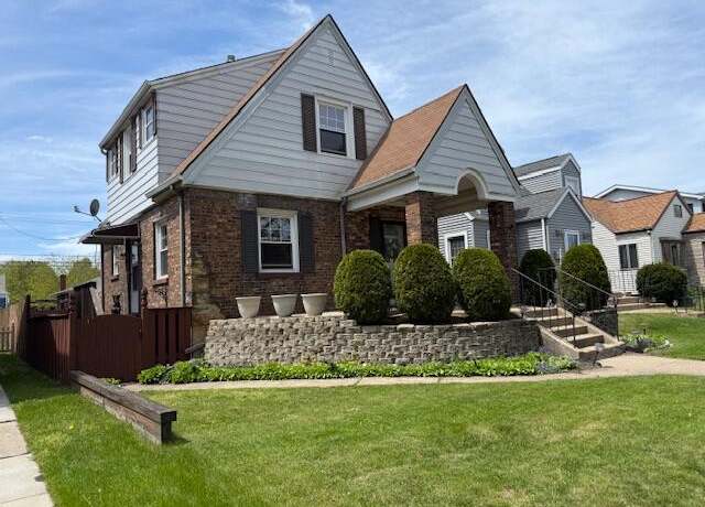 Property at 1446 Warwick Ave, Whiting, IN 46394, 2 beds, 1.5 baths