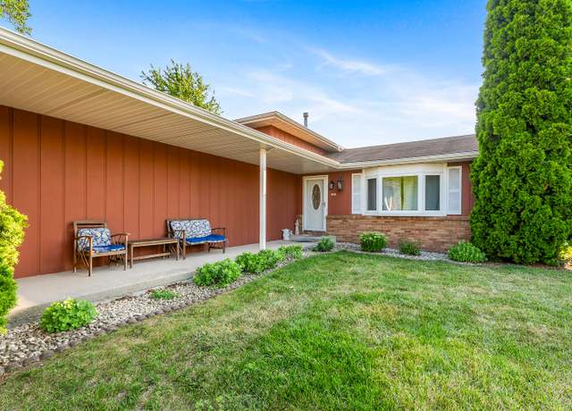 Property at 8966 Clark Pl, Crown Point, IN 46307, 3 beds, 2 baths