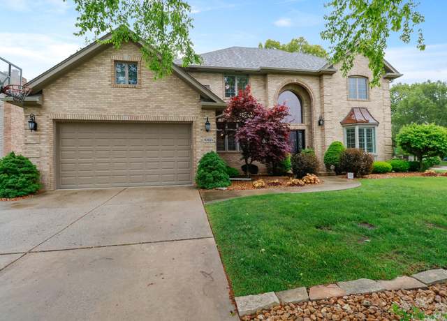 Property at 10133 Devonshire Ln, Munster, IN 46321, 4 beds, 4.5 baths