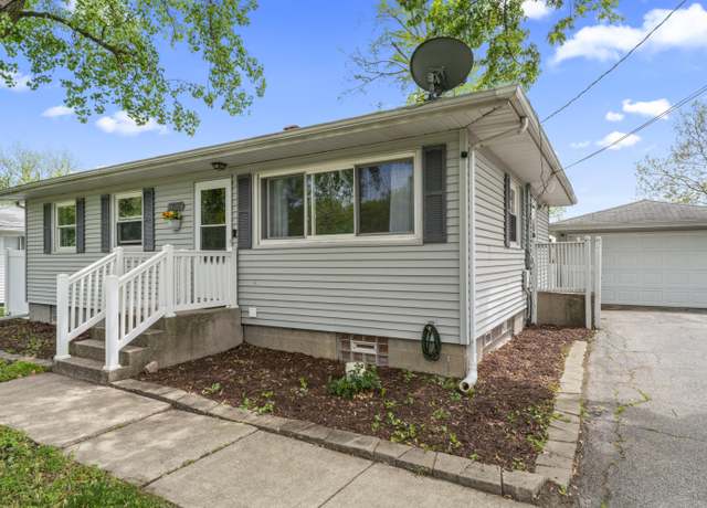Property at 1207 E Farragut St, Crown Point, IN 46307, 3 beds, 2 baths