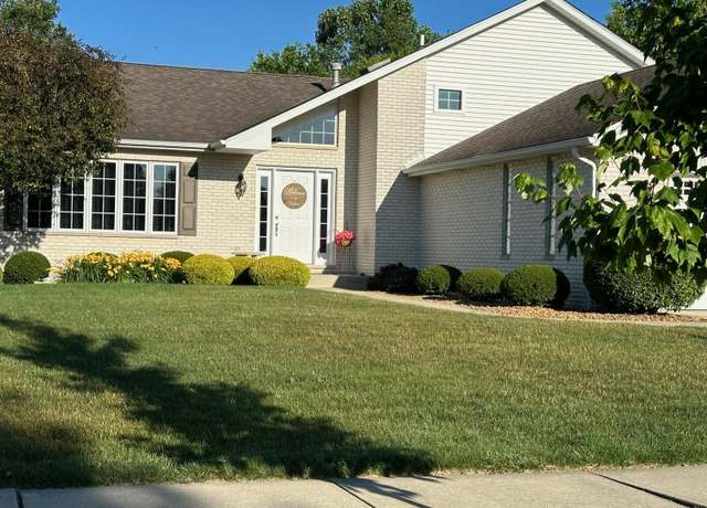 Property at 2746 Camelot Dr, Dyer, IN 46311, 4 beds, 3 baths