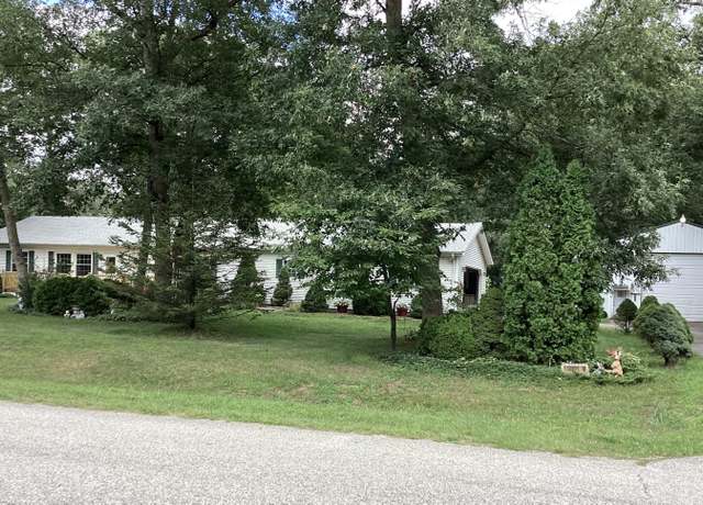 Property at 10901 N 555 E, Demotte, IN 46310, 3 beds, 2 baths