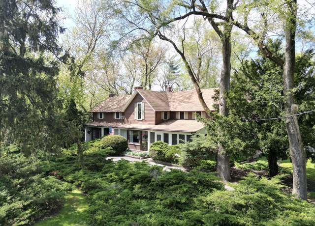 Property at 9014 E 129th Ave, Crown Point, IN 46307, 5 beds, 2.5 baths