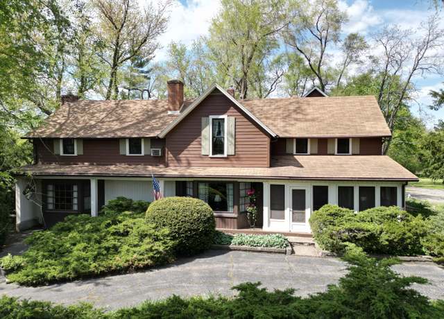 Property at 9014 E 129th Ave, Crown Point, IN 46307, 5 beds, 2.5 baths
