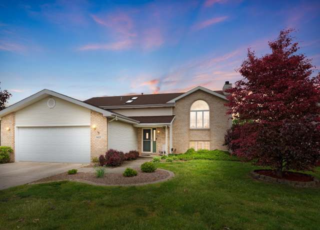 Property at 1421 Capri Ln, Dyer, IN 46311, 4 beds, 3 baths