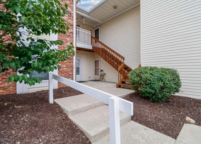 Property at 856 Edgewood Glen Dr, Valparaiso, IN 46385, 2 beds, 2 baths
