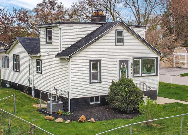 Property at 402 Planett St, La Porte, IN 46350, 4 beds, 3 baths