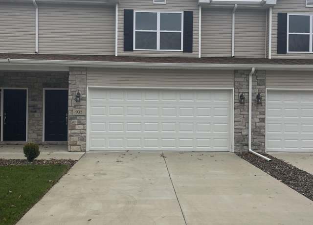Property at 935 Paula Ct, Hobart, IN 46342, 3 beds, 2.5 baths