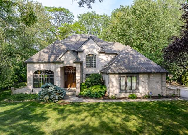 Property at 2402 Manchester Dr, Valparaiso, IN 46385, 4 beds, 3.5 baths