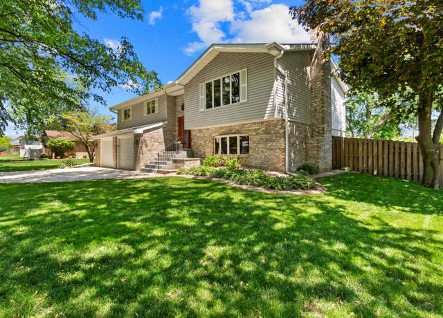 Property at 2513 Hickory Dr, Dyer, IN 46311, 4 beds, 3 baths