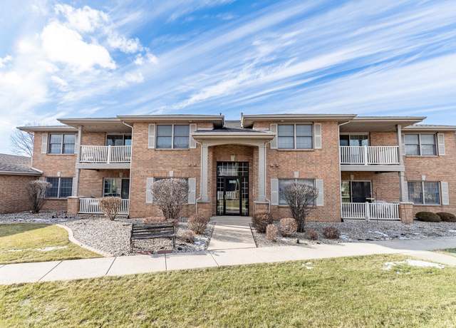 Property at 9840 Wildwood Ct Unit 2A, Highland, IN 46322, 2 beds, 2 baths
