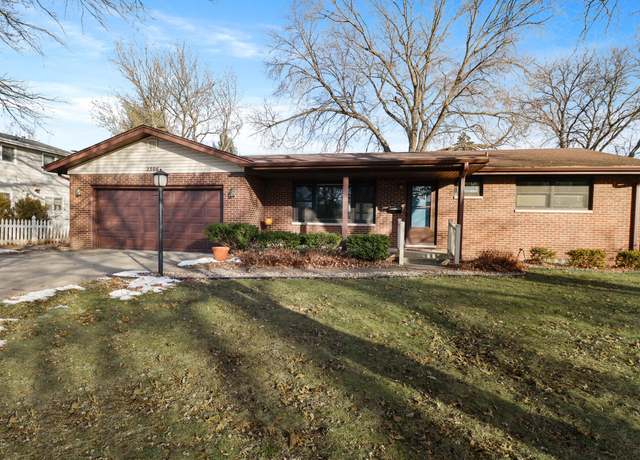 Property at 2306 Vine St, Valparaiso, IN 46383, 2 beds, 1.5 baths