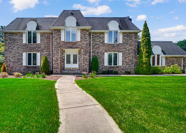 Property at 128 Shorewood Dr, Valparaiso, IN 46385, 4 beds, 3.5 baths