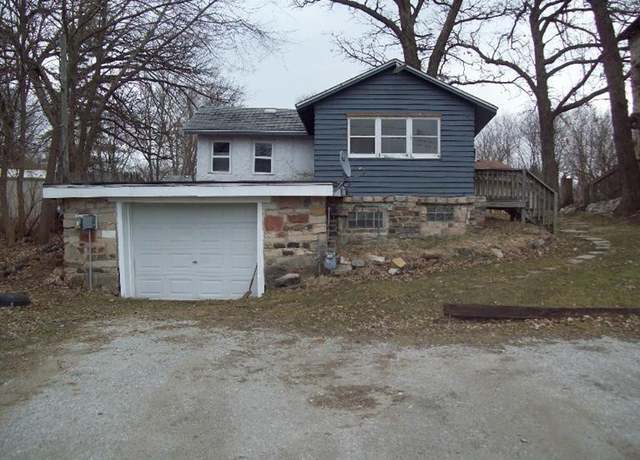 Property at 546 S Lakeview Dr, Lowell, IN 46356, 2 beds, 1 bath