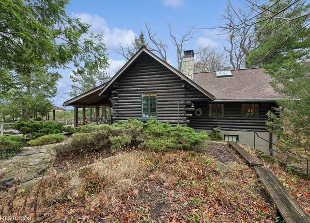 Property at 18 Circle Dr, Dune Acres, IN 46304, 4 beds, 2 baths