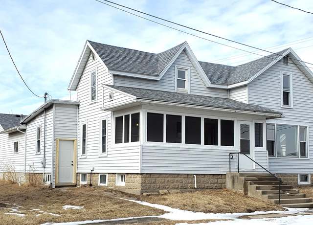Property at 108 S Lincoln St, Morocco, IN 47963, 4 beds, 1 bath