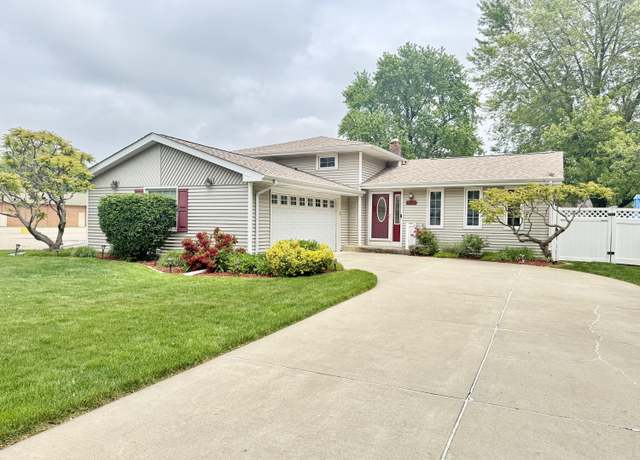 Property at 9125 Southmoor Ave, Highland, IN 46322, 3 beds, 2 baths