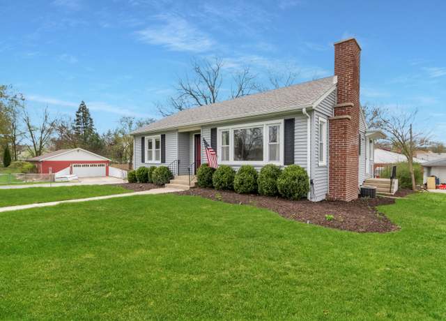 Property at 2332 Hart St, Dyer, IN 46311, 2 beds, 3 baths