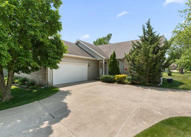 Property at 207 Mcafee Dr, Valparaiso, IN 46383, 3 beds, 3 baths