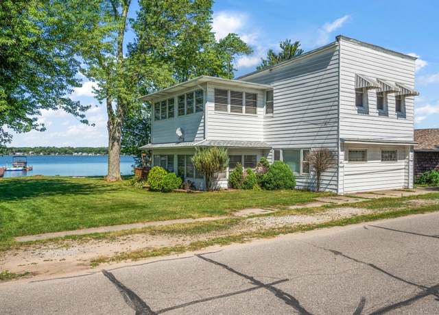 Property at 3379 S County Rd 210, Knox, IN 46534, 5 beds, 2.5 baths