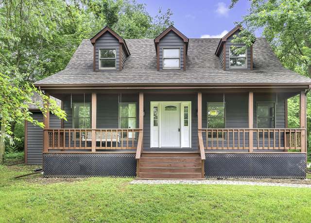 Property at 12127 Oakwood Dr, Demotte, IN 46310, 4 beds, 3 baths