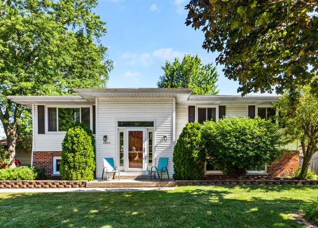 Property at 2903 98th St, Highland, IN 46322, 4 beds, 2 baths