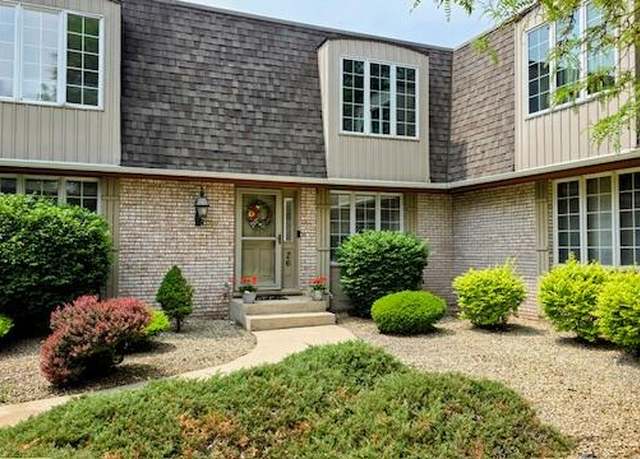 Property at 26 Lilac Ct, Schererville, IN 46375, 2 beds, 1.5 baths