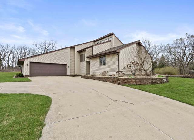 Property at 408 Brookwood Ct, Valparaiso, IN 46385, 3 beds, 2 baths