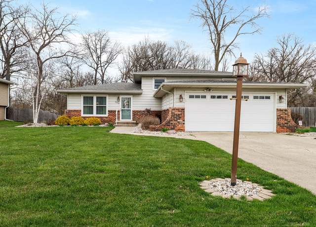Property at 2930 Crabapple Ln, Hobart, IN 46342, 3 beds, 2 baths