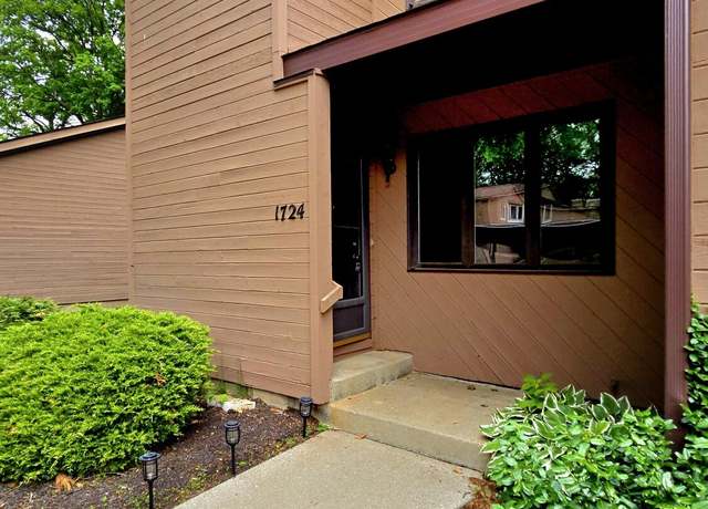 Property at 1724 Earthstone Dr, Valparaiso, IN 46383, 2 beds, 1.5 baths