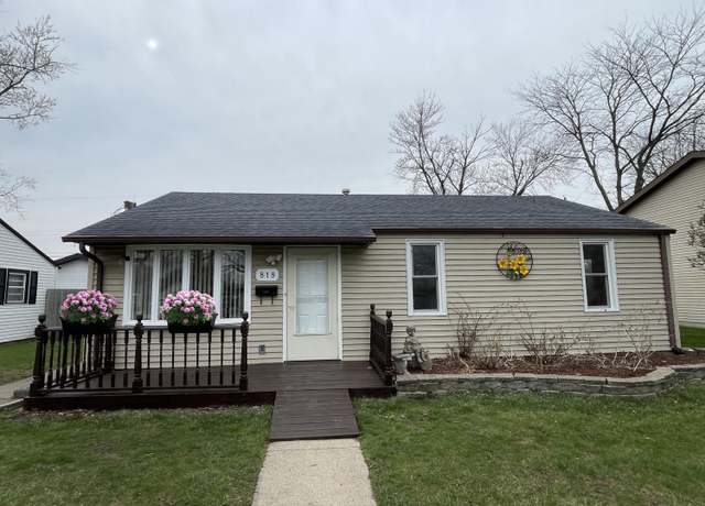 Property at 818 N Indiana St, Griffith, IN 46319, 3 beds, 1 bath