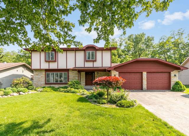 Property at 1121 Cheyenne Dr, Crown Point, IN 46307, 4 beds, 2.5 baths
