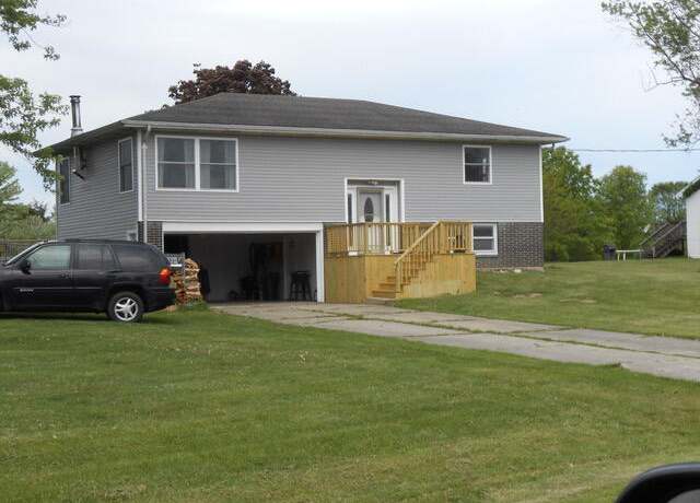 Property at 418 N 325 W, Valparaiso, IN 46385, 3 beds, 2 baths
