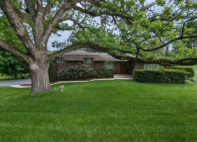 Property at 182 Moorland Dr, Valparaiso, IN 46385, 4 beds, 2 baths